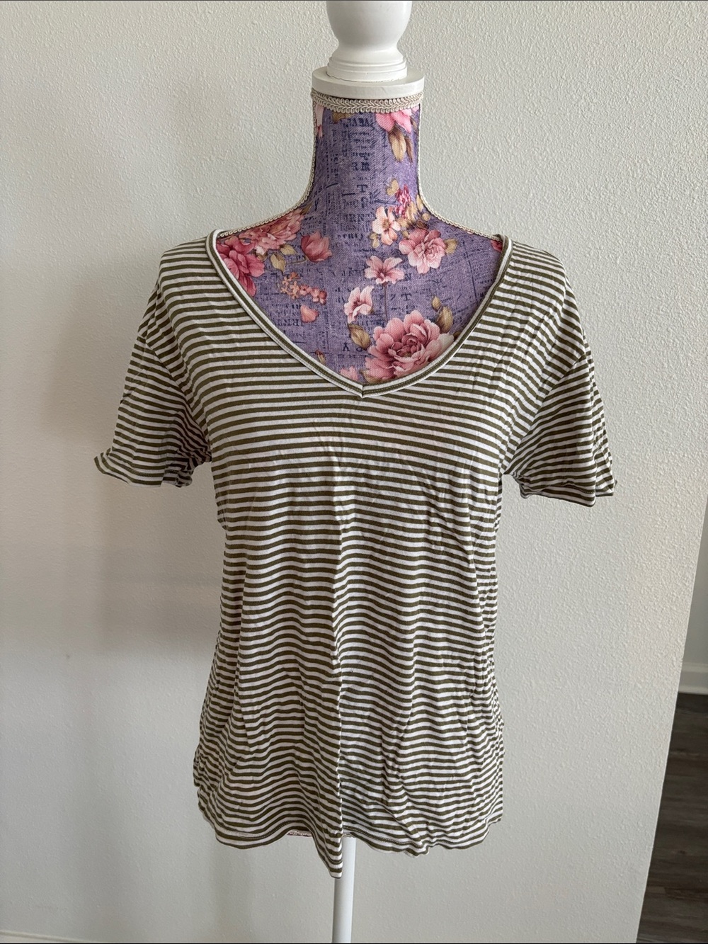 American Eagle Outfitters Striped V-Neck Women's Tee in Olive and White